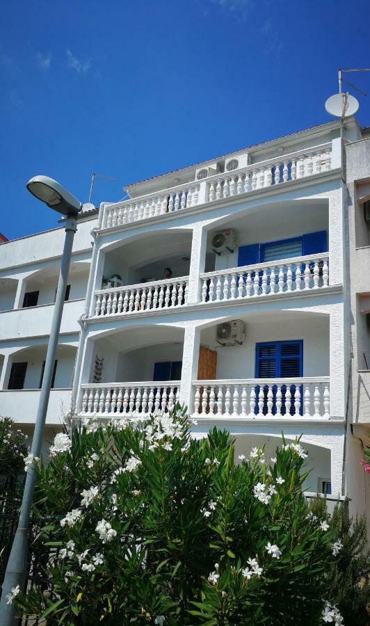 Ohana Lodge Vrsar Bagian luar foto