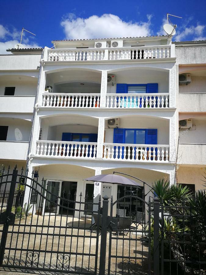 Ohana Lodge Vrsar Bagian luar foto