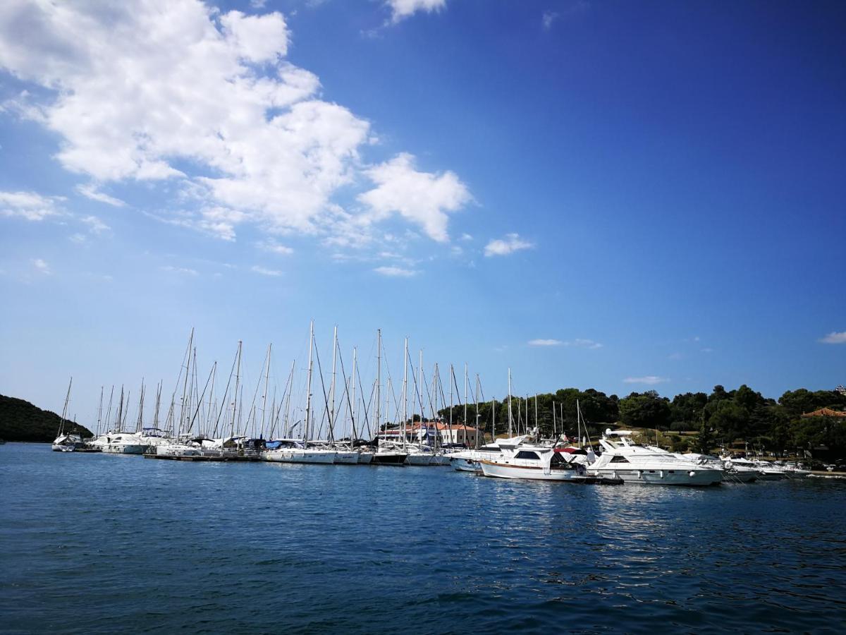 Ohana Lodge Vrsar Bagian luar foto